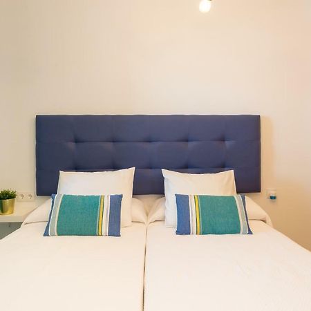 Charming Apartment On The Beach - Pool And Parking Malaga Ngoại thất bức ảnh