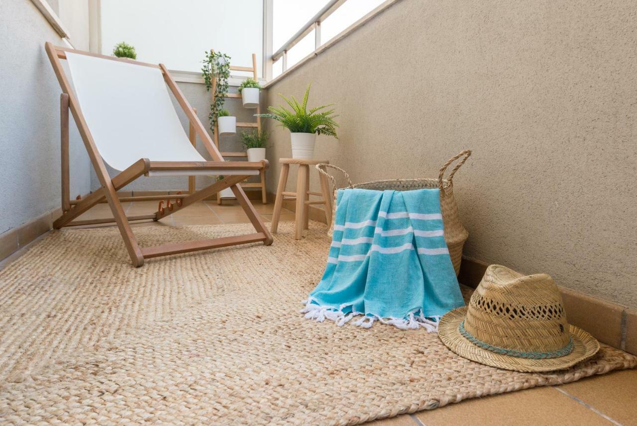 Charming Apartment On The Beach - Pool And Parking Malaga Ngoại thất bức ảnh