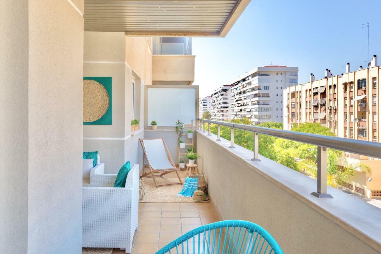 Charming Apartment On The Beach - Pool And Parking Malaga Ngoại thất bức ảnh