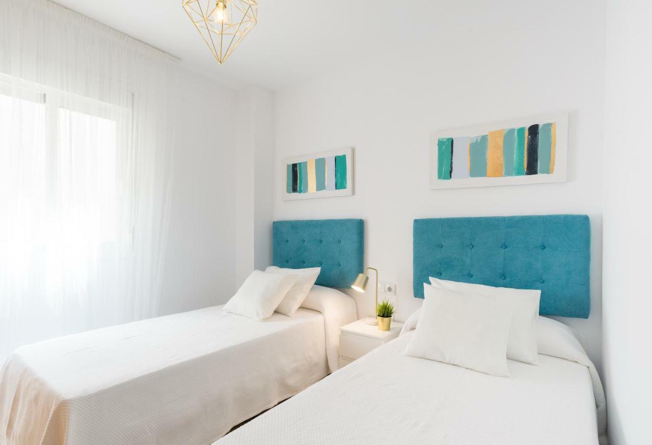 Charming Apartment On The Beach - Pool And Parking Malaga Ngoại thất bức ảnh