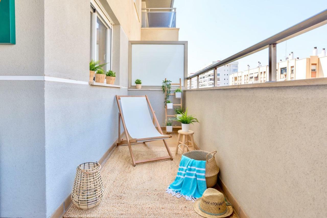 Charming Apartment On The Beach - Pool And Parking Malaga Ngoại thất bức ảnh