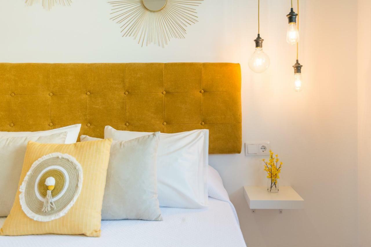 Charming Apartment On The Beach - Pool And Parking Malaga Ngoại thất bức ảnh