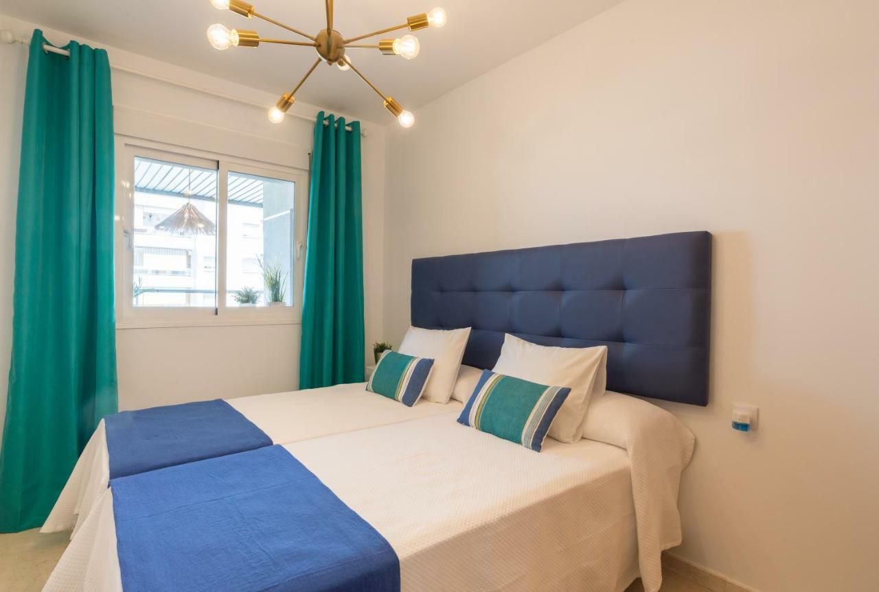 Charming Apartment On The Beach - Pool And Parking Malaga Ngoại thất bức ảnh
