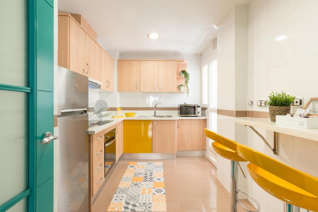 Charming Apartment On The Beach - Pool And Parking Malaga Ngoại thất bức ảnh